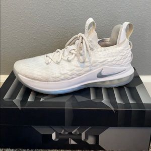 Nike LeBron 15 Low White Metallic Silver